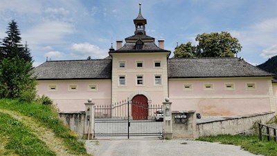 Die Rückseite des pittoresken Barockschlosses