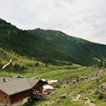 Hinter der Wieserhütte zweigt der Weg in Richtung Seefeldseen ab