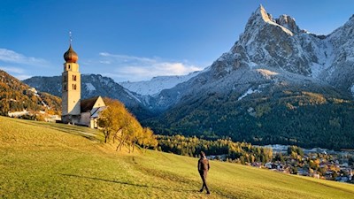 St. Valentin Kirche vor der Kulisse des Schlern