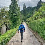 Zunächst folgen wir dem Brandisweg