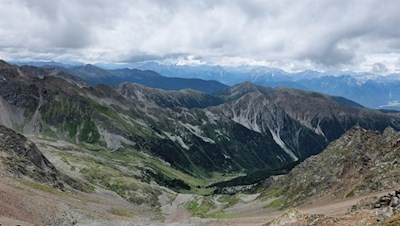 Bereits während des Anstiegs auf die Große Windschar erschließen sich imposante Ausblicke