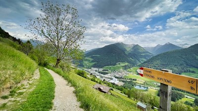 Von Telfes führt der Weg Nr. 4 zurück nach Thuins