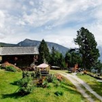 Unterpulghütte mit der Raschötz im Hintergrund