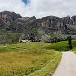 Auf dem breiten Schotterweg zur Kaiser Hütte