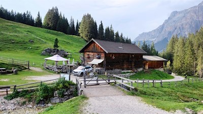 Valparola Alm
