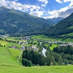 Ausblick während des Abstiegs in Richtung St. Johann