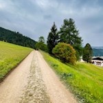 Vom Bewaller führt die Wanderung zum Häusler Sam weiter