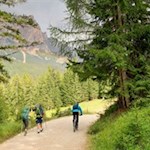 Die Saraghes Hütte ist bei Wanderern und Mountainbikern beliebt