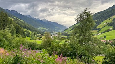 Auf dem Weg zum Luttacher Wasserfall öffnen sich schöne Ausblicke