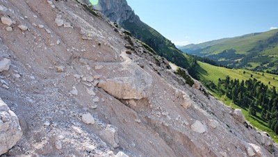 Der Günther-Messner-Steig verlangt den Wanderern Trittsicherheit ab