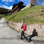 Der Aferer Panoramaweg führt an verstreuten Höfen vorbei