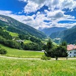 Durch aussichtsreiche Wiesen zum Pedrutscherhof