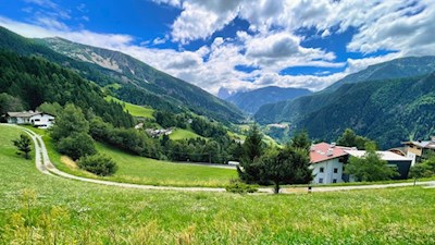 Durch aussichtsreiche Wiesen zum Pedrutscherhof