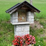 Kreuzwegstationen säumen den Weg