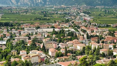 Blick auf das tiefer liegende Arco