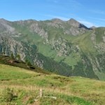 Durch einsame Bergweiden auf die Seefeldscharte