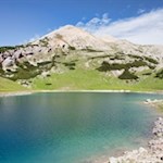 Der-schimmernde-Limosee-mit-dem-Col-Bechei-im-Hintergrund