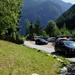 Wanderparkplatz oberhalb der Ortschaft Grasstein