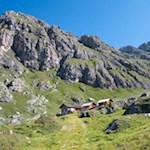 Unterhalb der Wörndleloch Alm zweigt der Wanderweg rechts ab