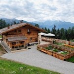 Die neue Schönbergalm zu Füßen des Schönberg