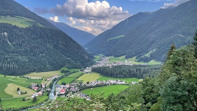 Ausblick ins nunmehr tiefer liegende Luttach