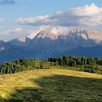 Vor der Kulisse des Heiligkreuzkofel zurück zur Welschellener Alm