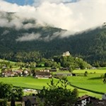 Unser Blick fällt auf St. Lorenzen und die Michelsburg