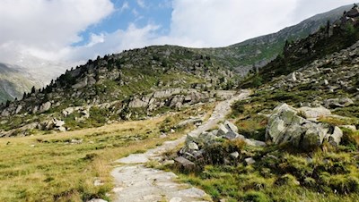 Durch die sonnenverwöhnten Grashänge zur Chemnitzer Hütte
