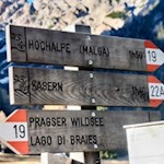 Die zahlreichen Markierungen weisen den Weg