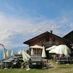 Urig-schön-die-sonnenverwöhnte-Ochsenalm