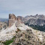 Accanto a noi sorge l'Averau