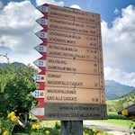 Der Anstieg zur Rotbachalm ist mit 1:30 h ausgeschildert