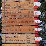 Der Aufstieg nach Zans ist mit 1h20' angegeben