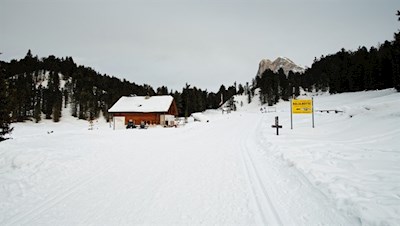 Die idyllisch gelegene Halslhütte ist auch im Winter geöffnet