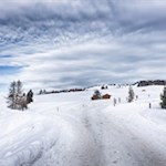 Nahezu eben zieht sich der gebahnte Winterwanderweg zur Schgaguler Schwaige