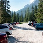 The hike to the Fonda Savio mountain hut starts from the hikers parking lot