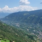 Auf der Aussichtsplattform entfaltet sich ein malerischer Ausblick