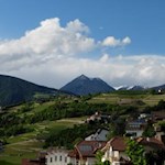 Neustift mit dem Gaisjoch im Hintergrund