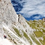 Vom Tschagerjoch fällt der Weg ziemlich steil in Richtung Vajolethütte ab