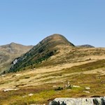 Ausblick von der Platte auf den nahen Sambock, die Plattner- und die Bärentalerspitze