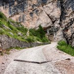 Auf dem steilen Serpentinenweg in Richtung Sennes