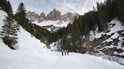 Auf dem Rückweg entfalten sich traumverlorene Ausblicke auf die Aferer Geisler