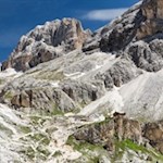 Die Vajolethütte wird von hochaufragenden Felsformationen umsäumt