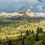 Neben uns erhebt sich der Settsass