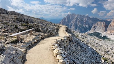 On gentle paths to the summit cross of Lagazuoi