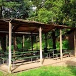 Bänke laden zum Genießen, Lauschen und Verweilen ein