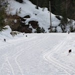 Über die Würzjochstraße hat sich eine dicke Schneedecke gelegt