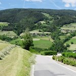 Auf der wenig befahrenen Straße nach Villanders