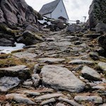 Die malerische Heilig-Kreuz-Kapelle auf der Raschötz