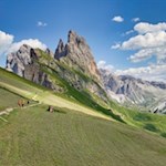 The path n. 6 crosses the gentle slopes of the Seceda to the summit cross